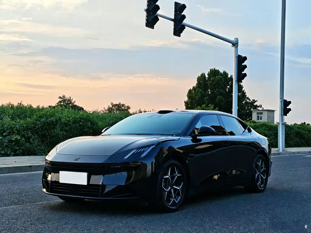 Lynk & Co 10