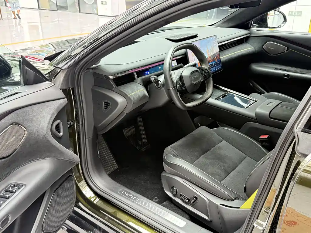 Lynk & Co 10