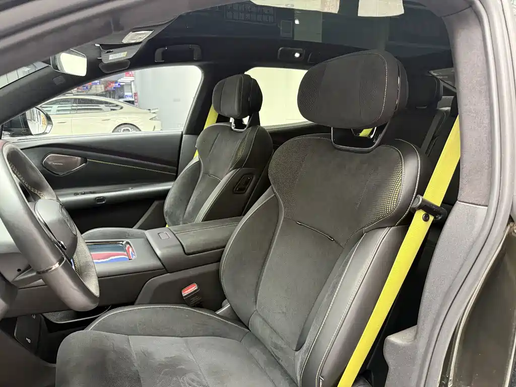 Lynk & Co 10
