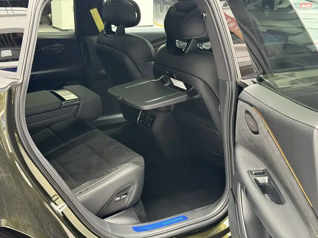 Lynk & Co 10