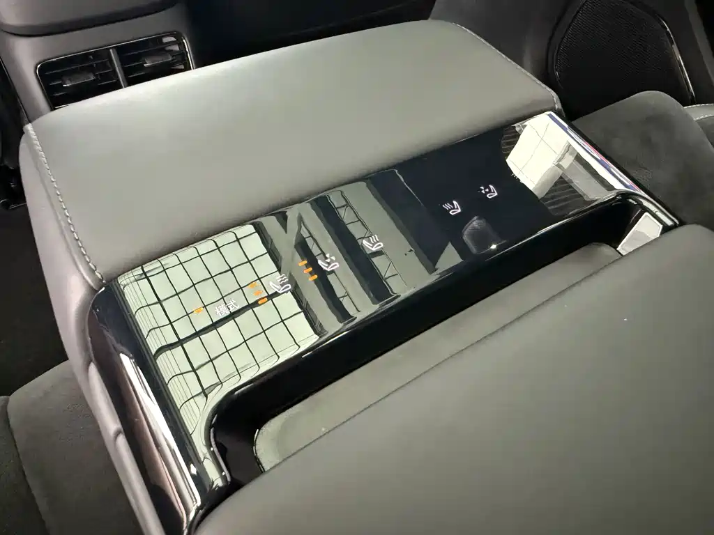 Lynk & Co 10