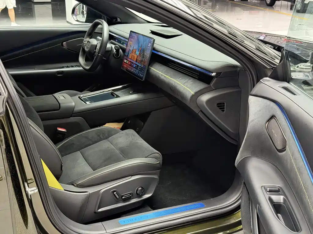 Lynk & Co 10