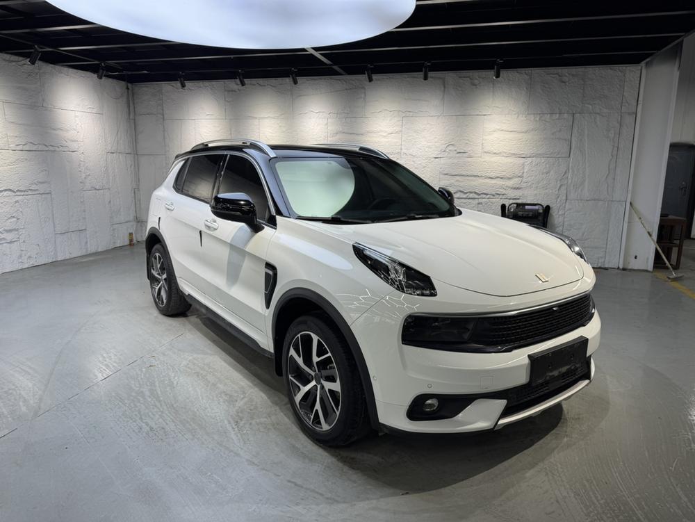 Lynk & Co Lynk & Co 01 EM-P