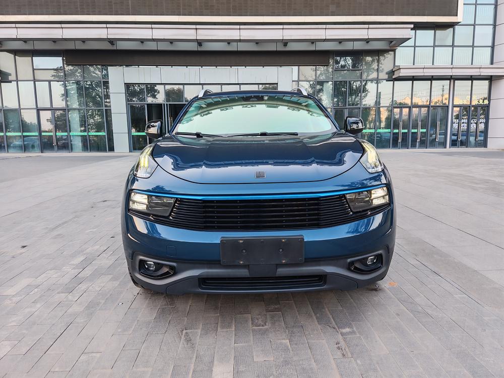 Lynk & Co Lynk & Co 01