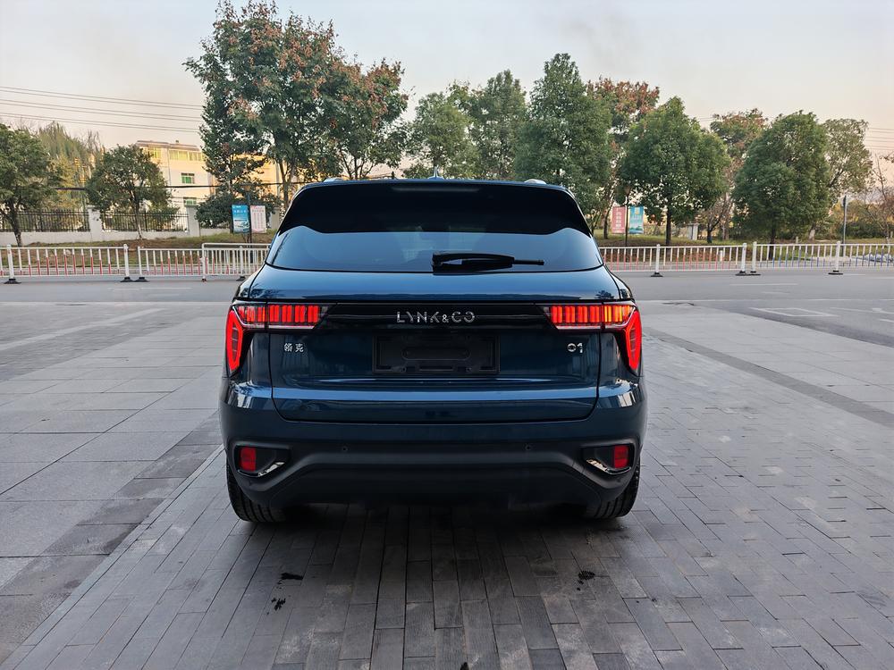 Lynk & Co Lynk & Co 01