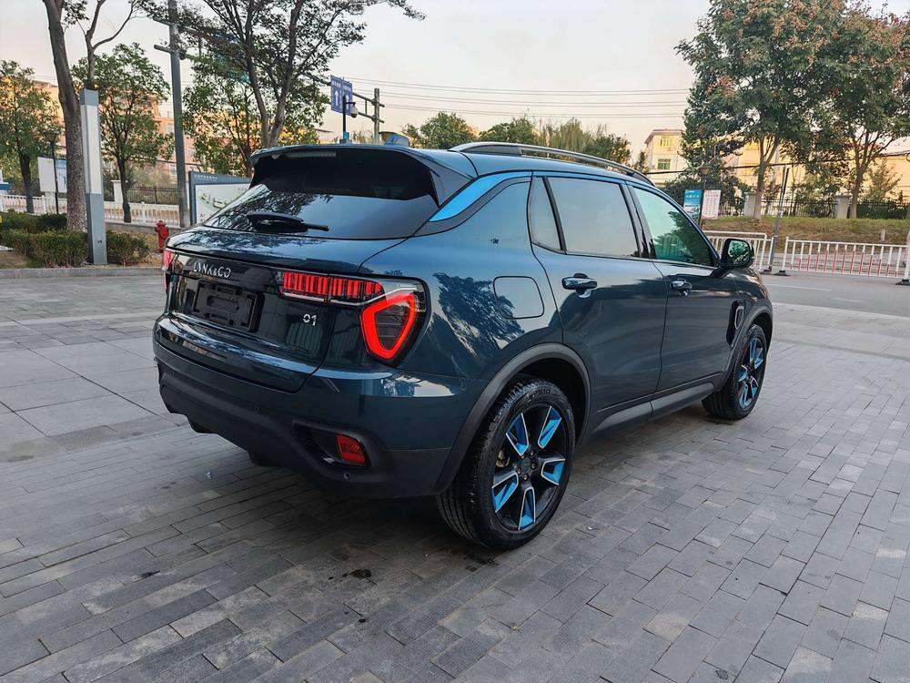 Lynk & Co Lynk & Co 01