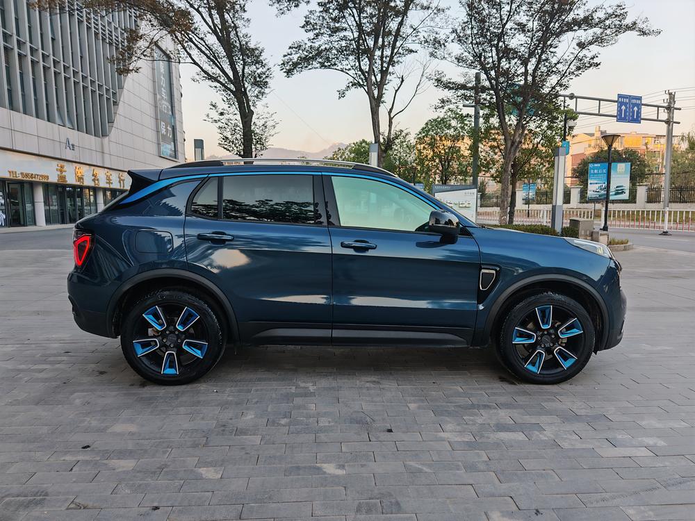 Lynk & Co Lynk & Co 01