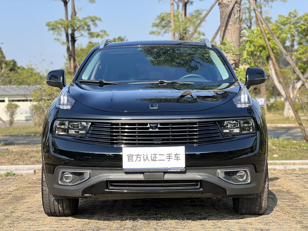 Lynk & Co Lynk & Co 01