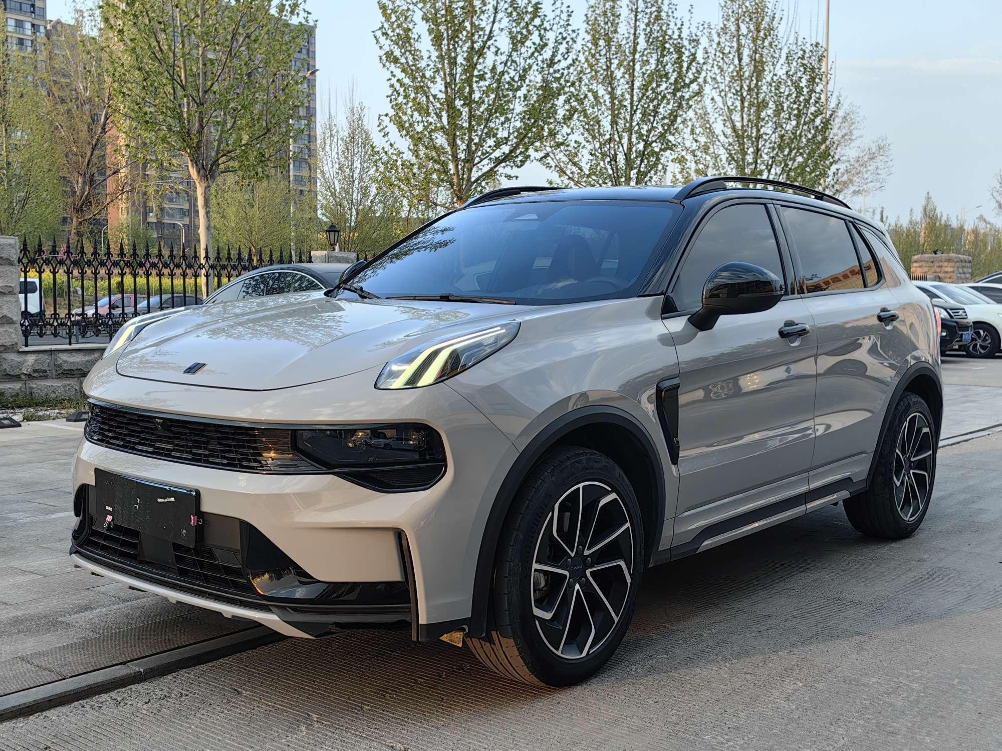 Lynk & Co Lynk & Co 01