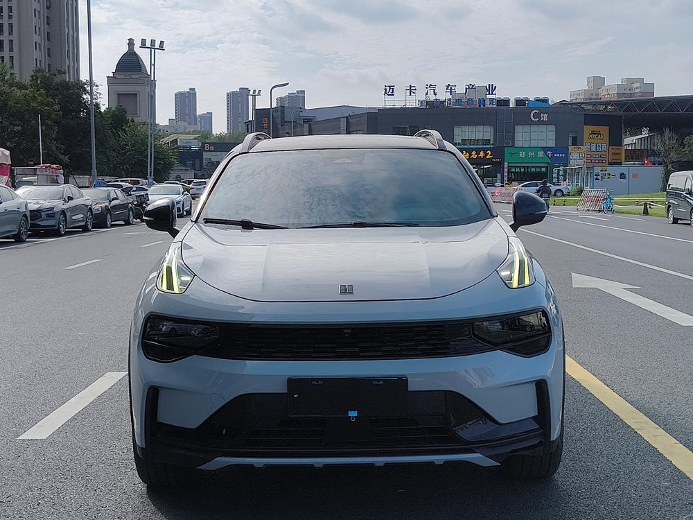 Lynk & Co Lynk & Co 01