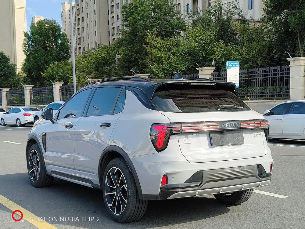 Lynk & Co Lynk & Co 01