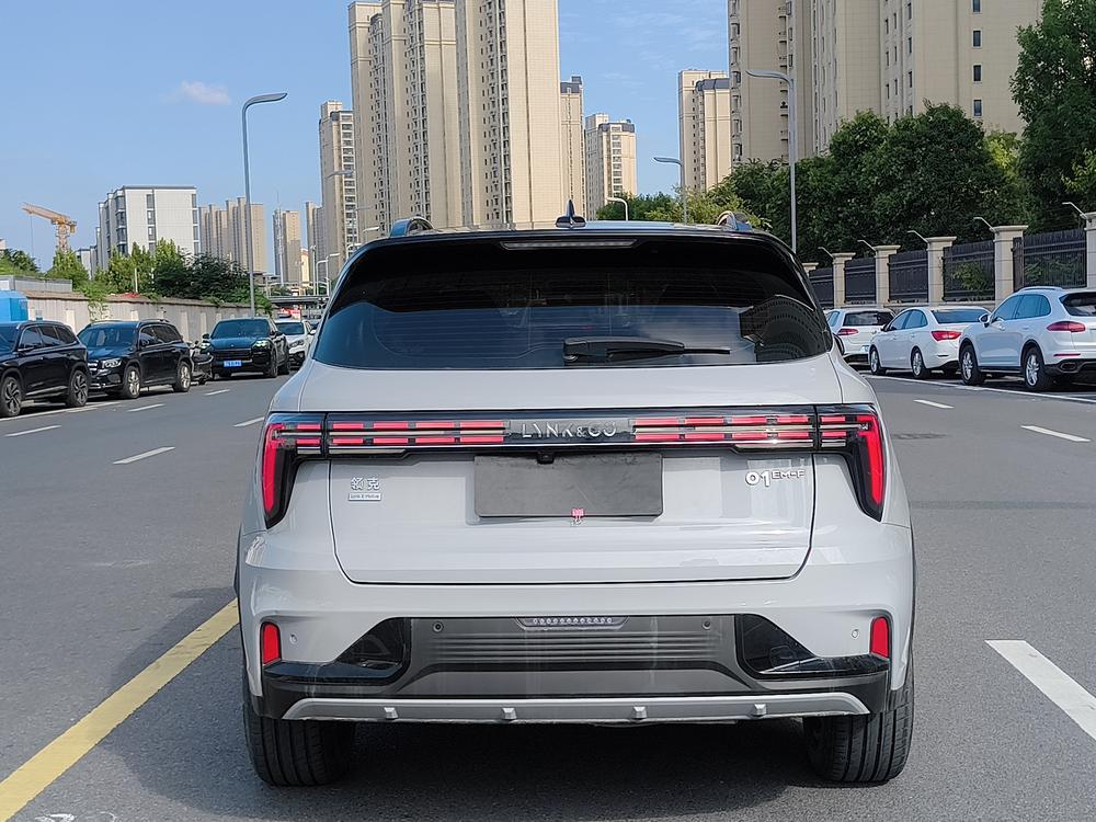 Lynk & Co Lynk & Co 01