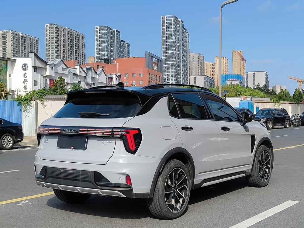 Lynk & Co Lynk & Co 01