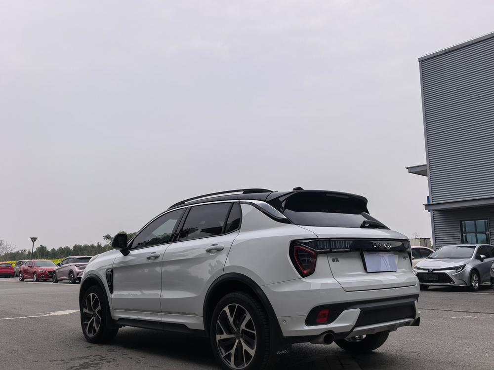 Lynk & Co Lynk & Co 01