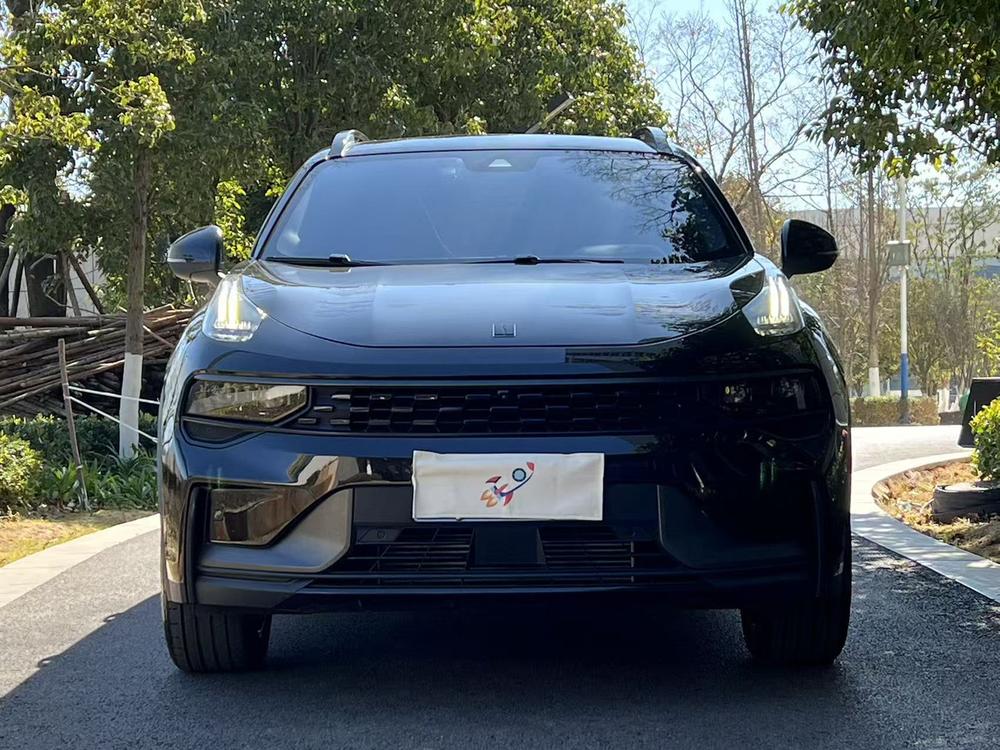 Lynk & Co Lynk & Co 01