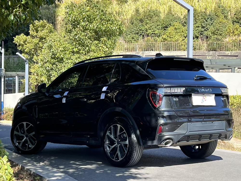Lynk & Co Lynk & Co 01