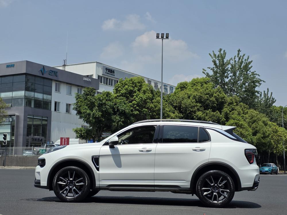 Lynk & Co Lynk & Co 01