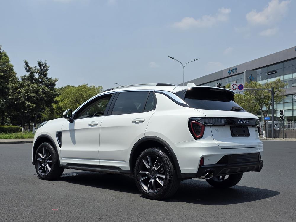 Lynk & Co Lynk & Co 01