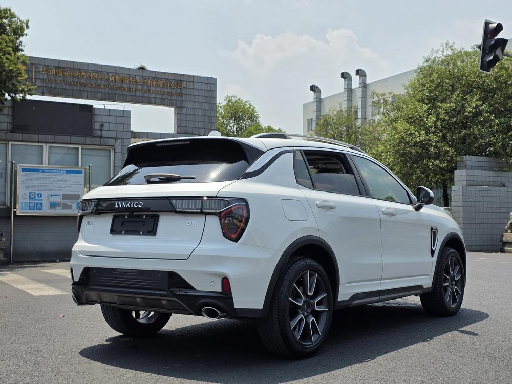 Lynk & Co Lynk & Co 01