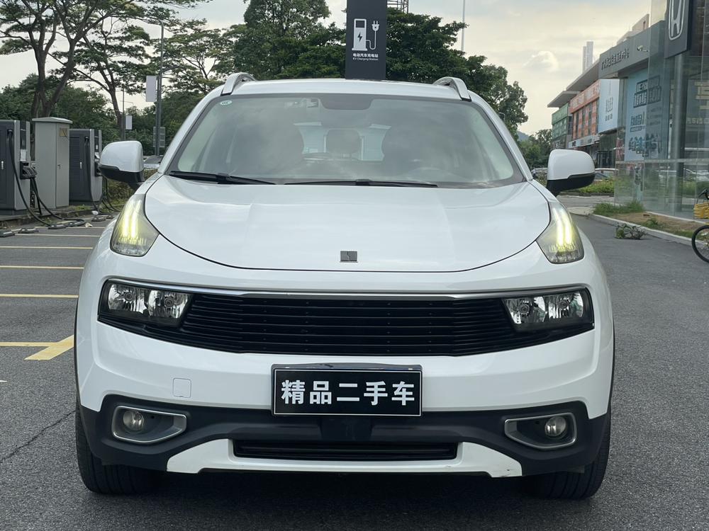 Lynk & Co Lynk & Co 01