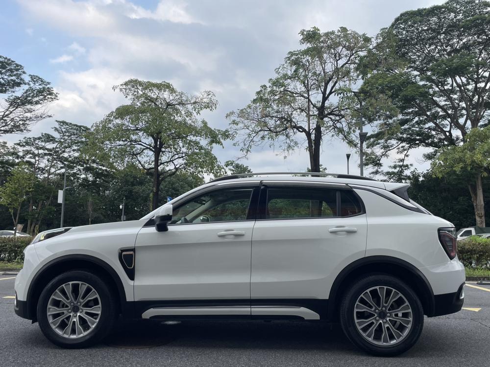 Lynk & Co Lynk & Co 01