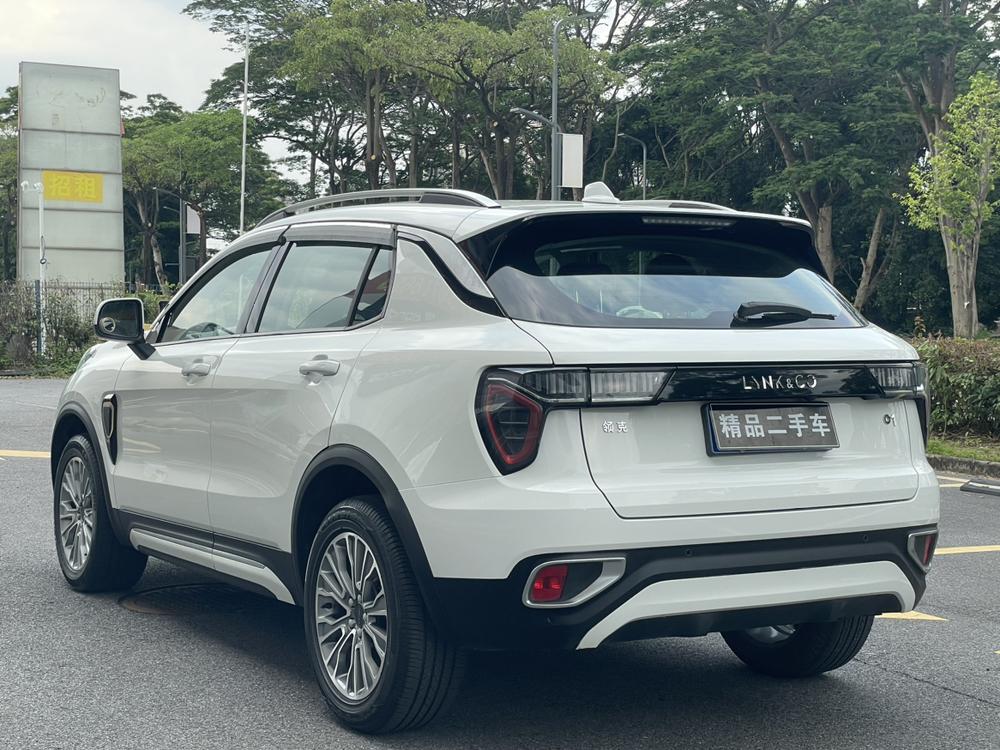 Lynk & Co Lynk & Co 01