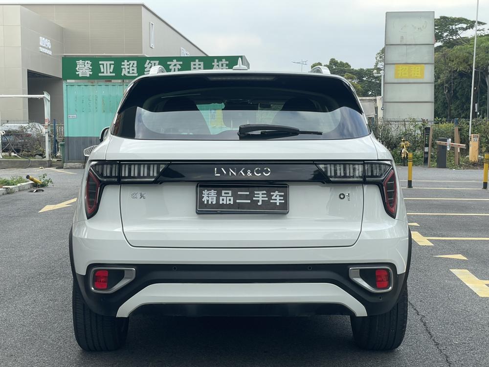 Lynk & Co Lynk & Co 01