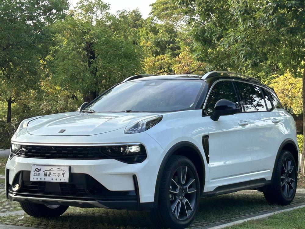 Lynk & Co Lynk & Co 01