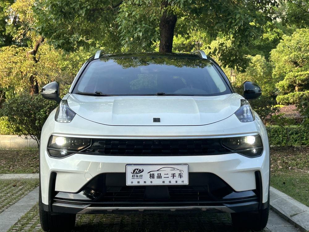 Lynk & Co Lynk & Co 01