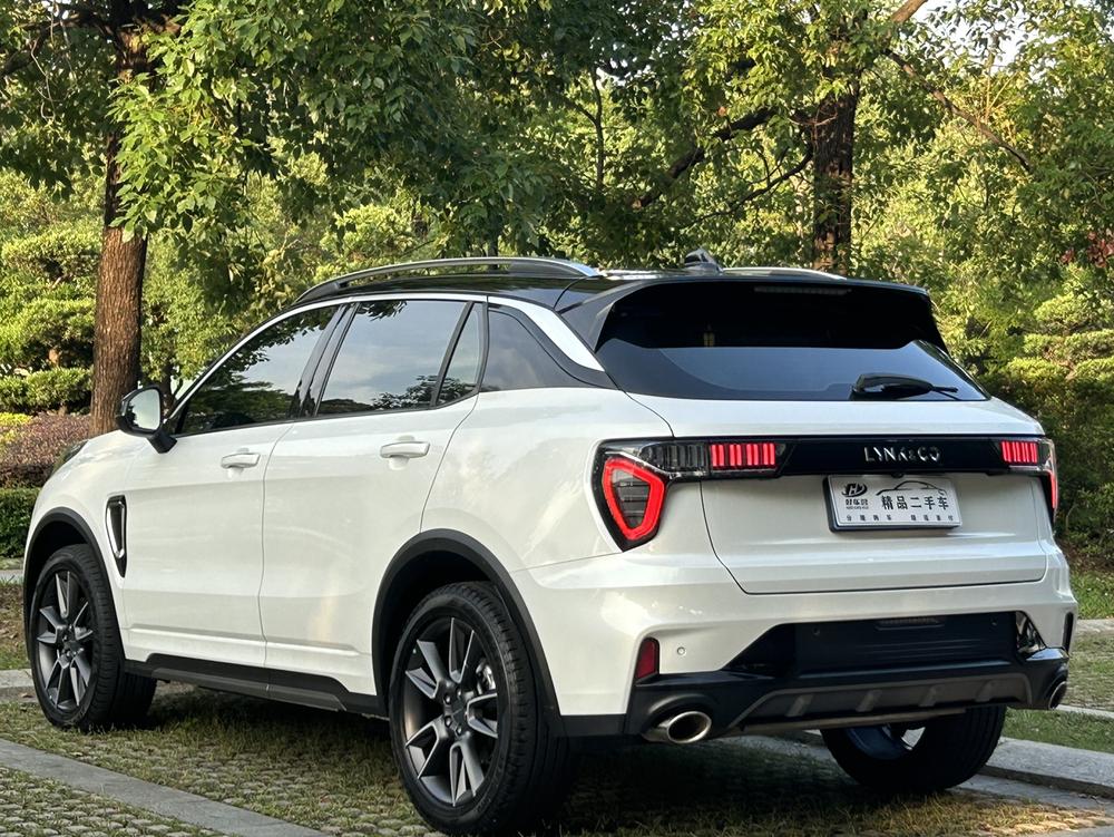 Lynk & Co Lynk & Co 01