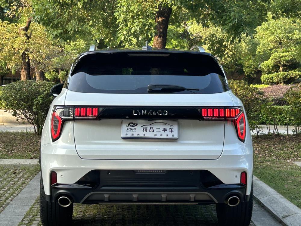 Lynk & Co Lynk & Co 01