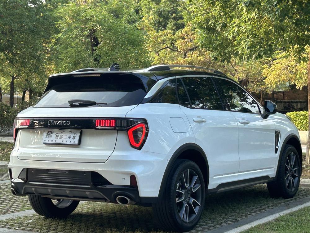 Lynk & Co Lynk & Co 01