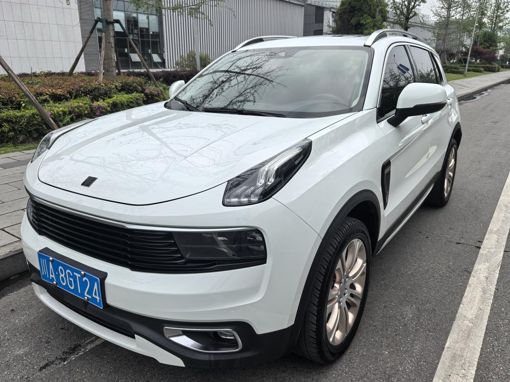 Lynk & Co Lynk & Co 01