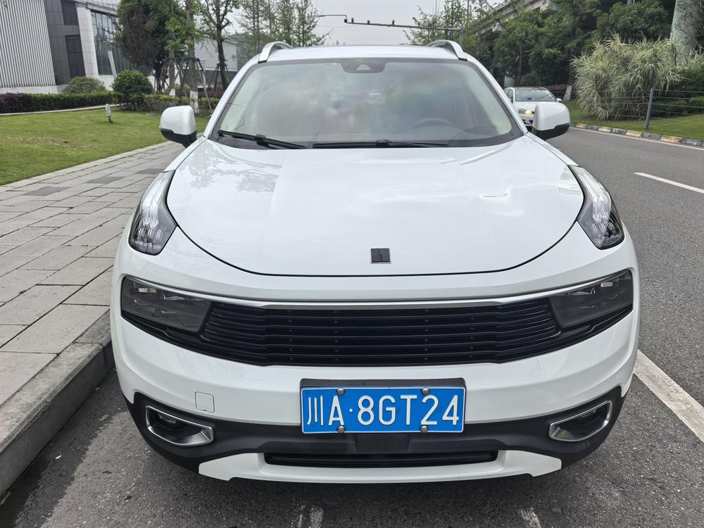 Lynk & Co Lynk & Co 01
