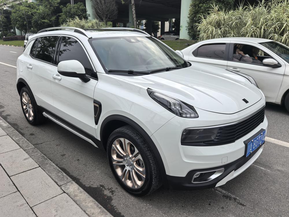 Lynk & Co Lynk & Co 01
