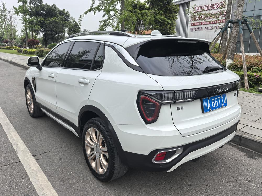 Lynk & Co Lynk & Co 01