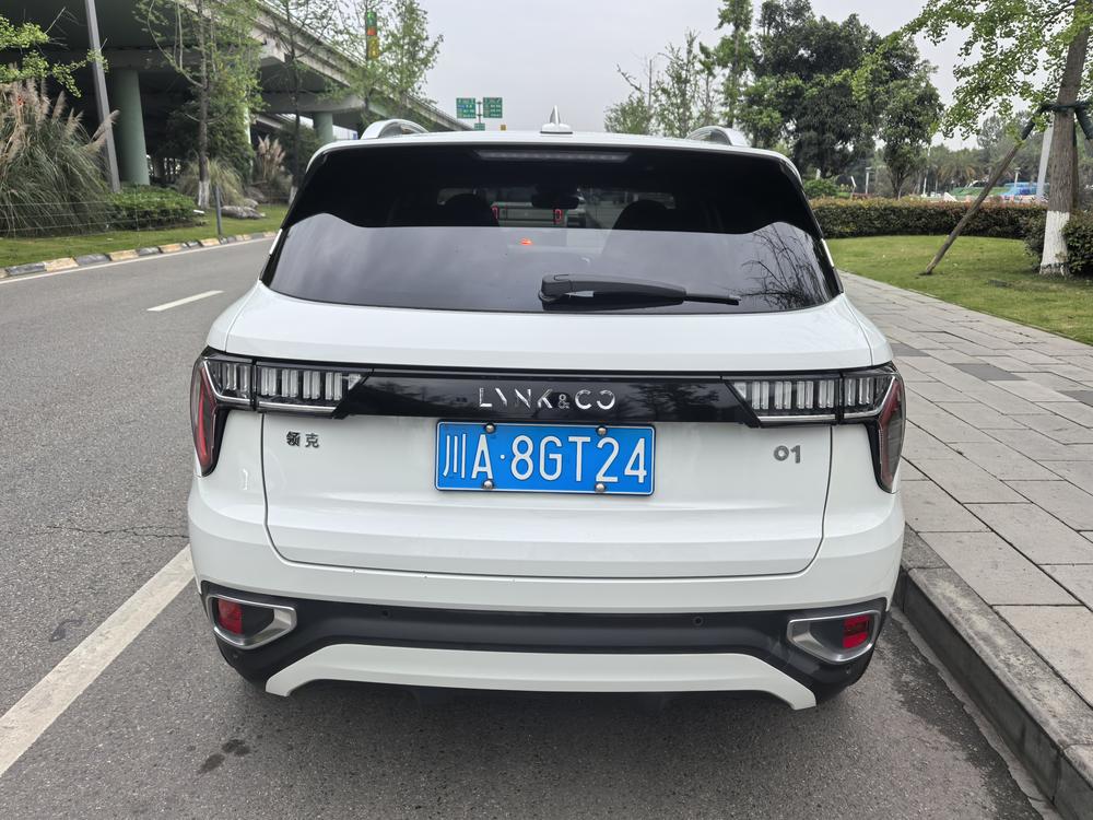 Lynk & Co Lynk & Co 01