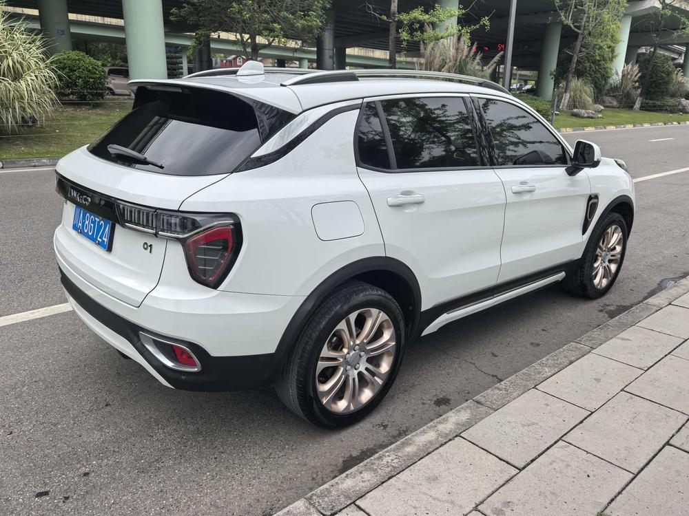 Lynk & Co Lynk & Co 01