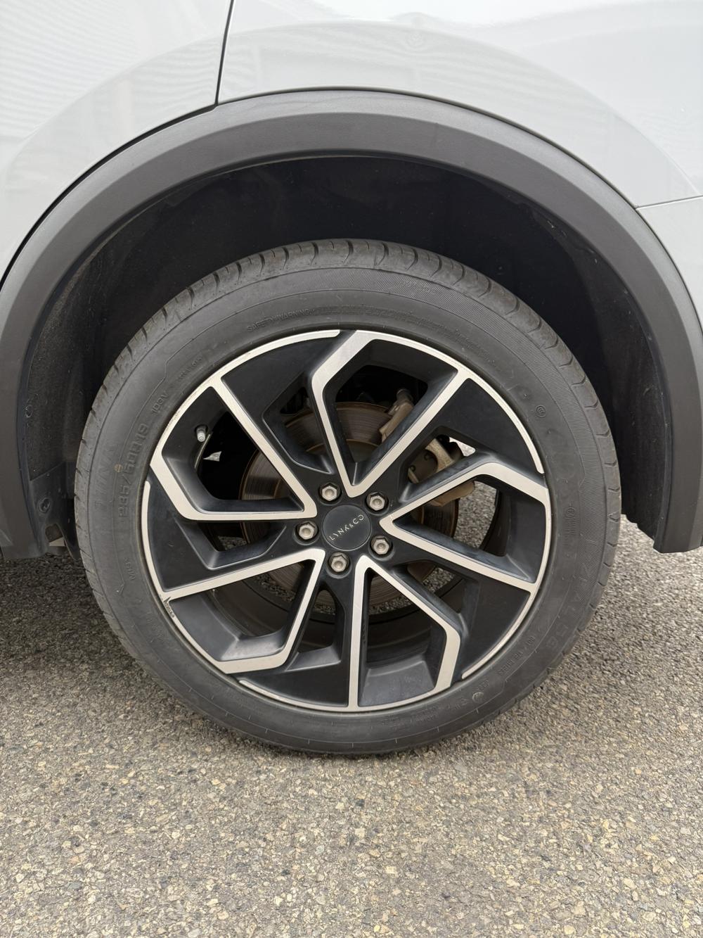 Lynk & Co Lynk & Co 01