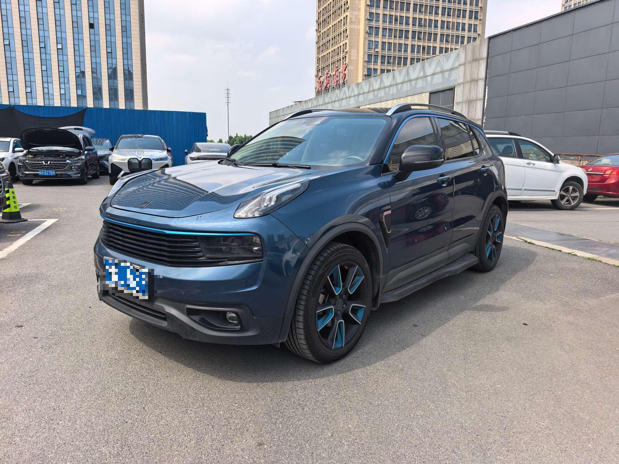 Lynk & Co Lynk & Co 01