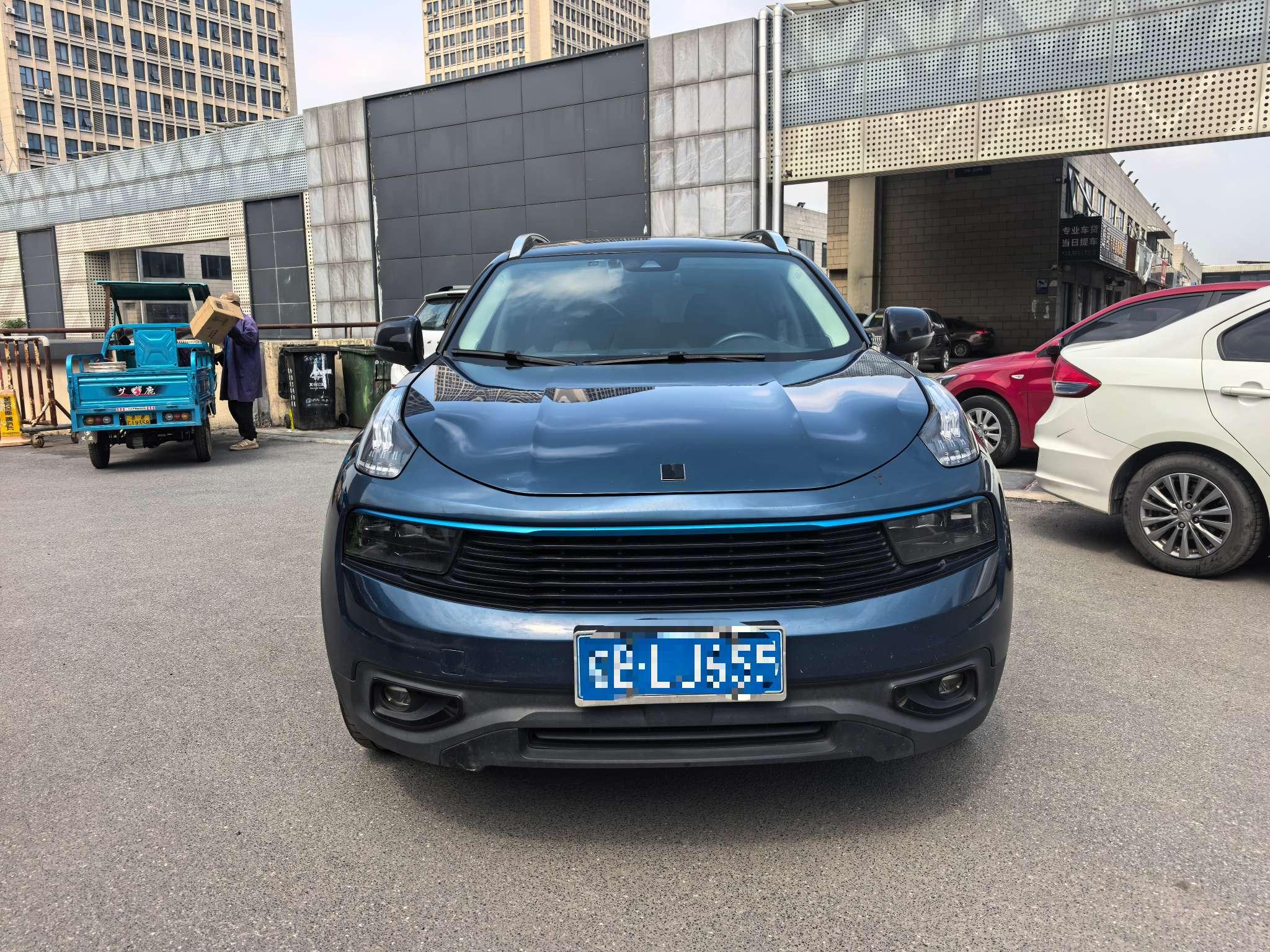 Lynk & Co Lynk & Co 01