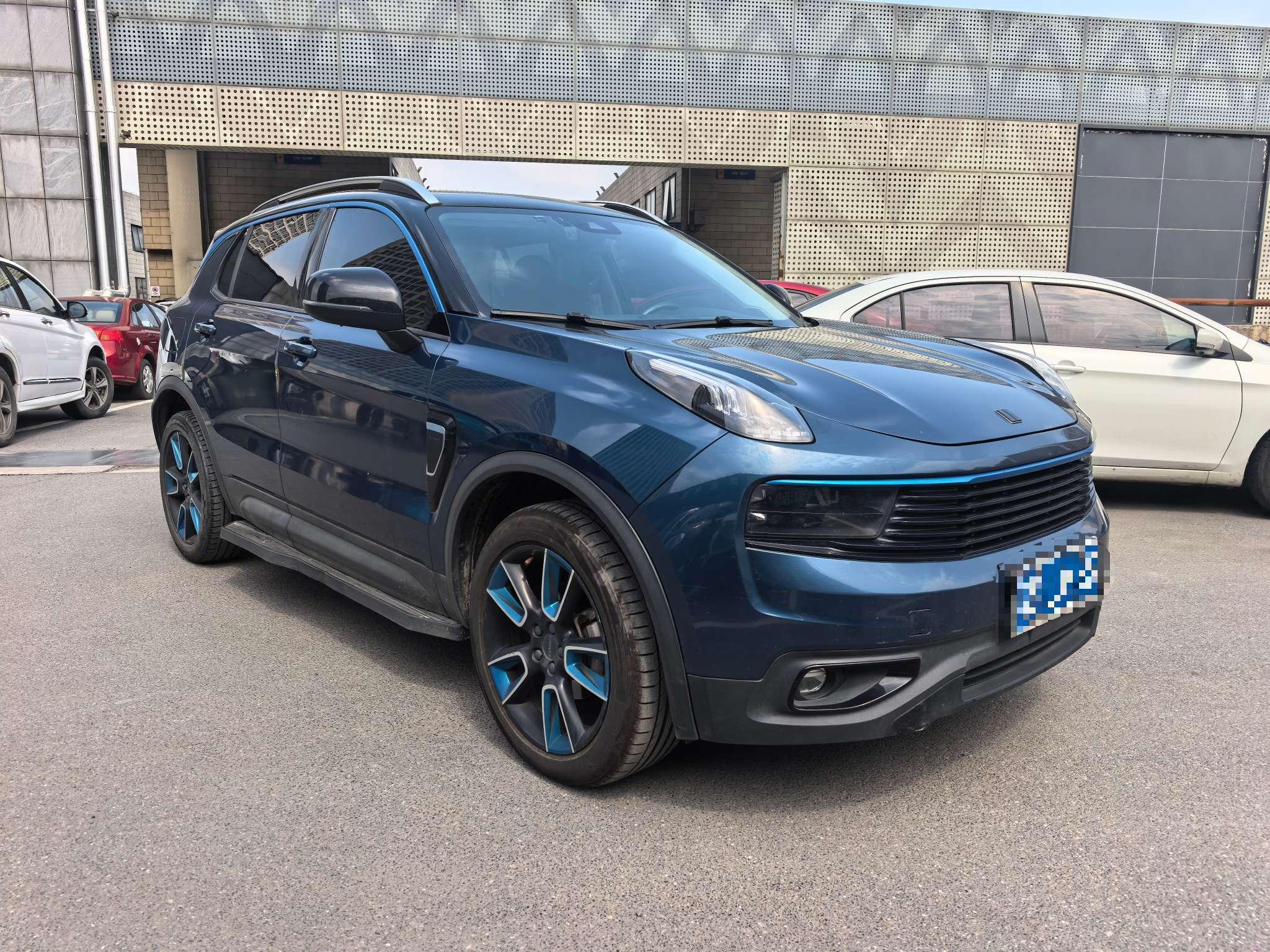 Lynk & Co Lynk & Co 01