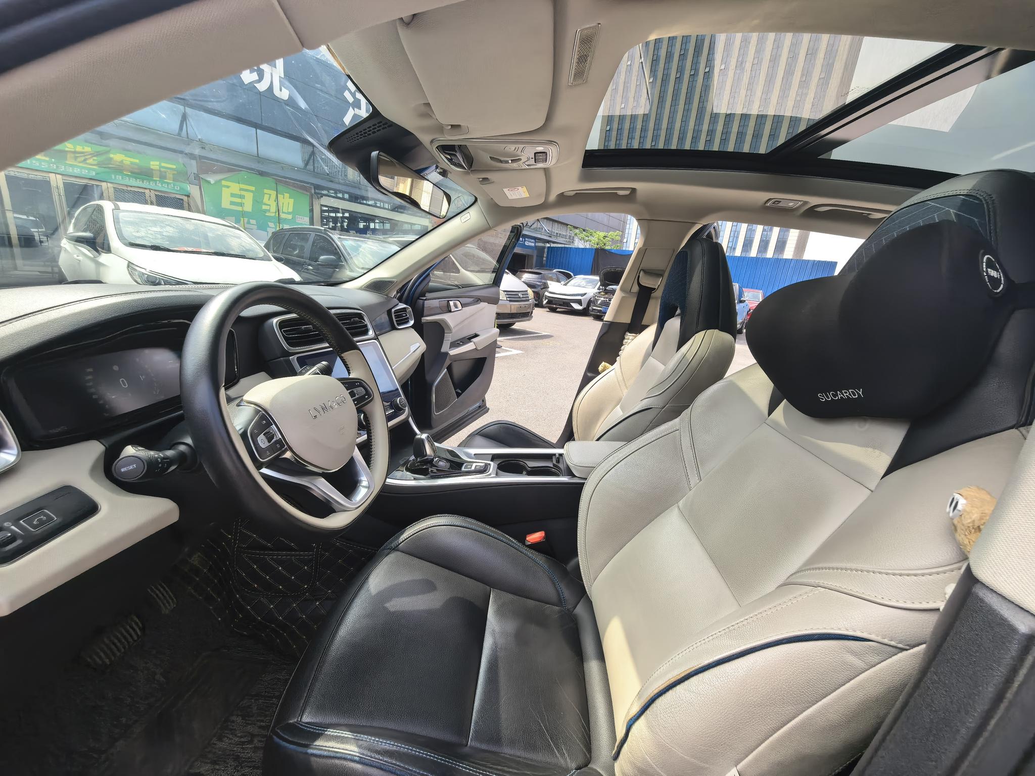 Lynk & Co Lynk & Co 01