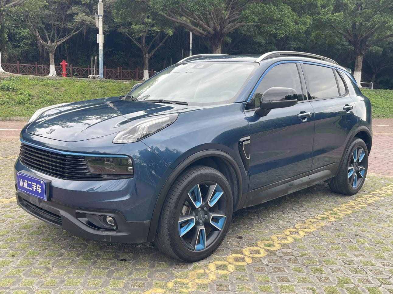 Lynk & Co Lynk & Co 01