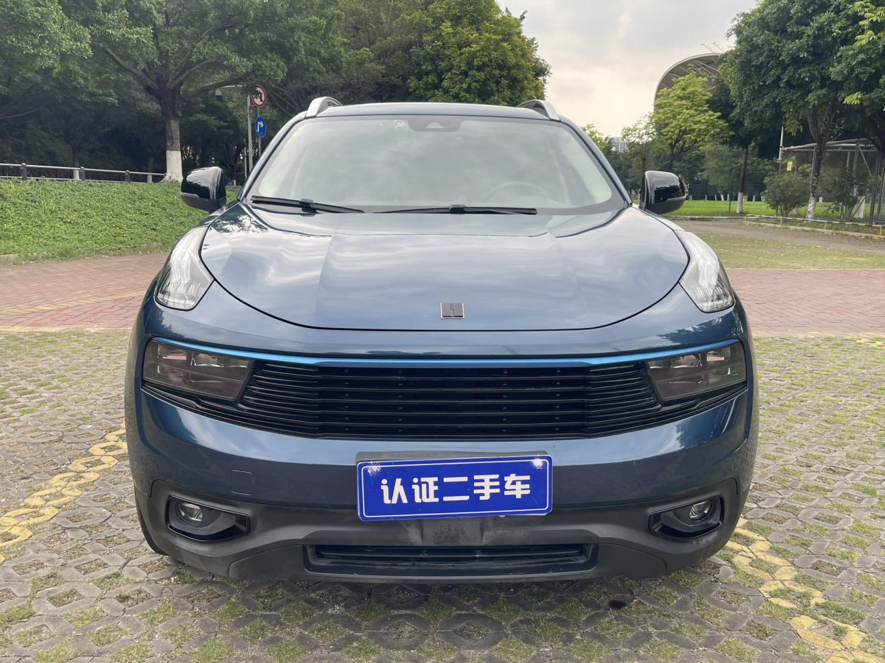 Lynk & Co Lynk & Co 01