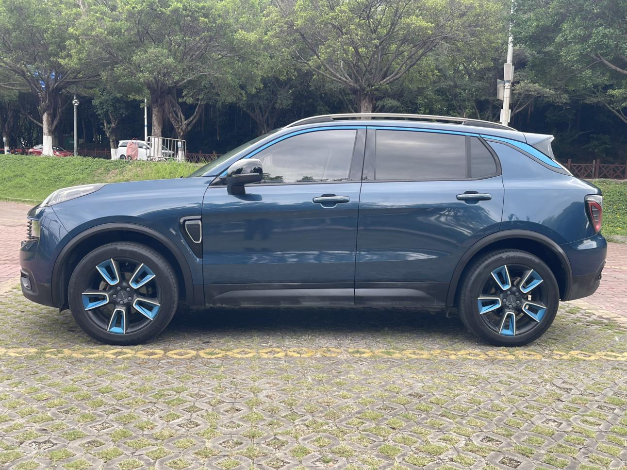 Lynk & Co Lynk & Co 01