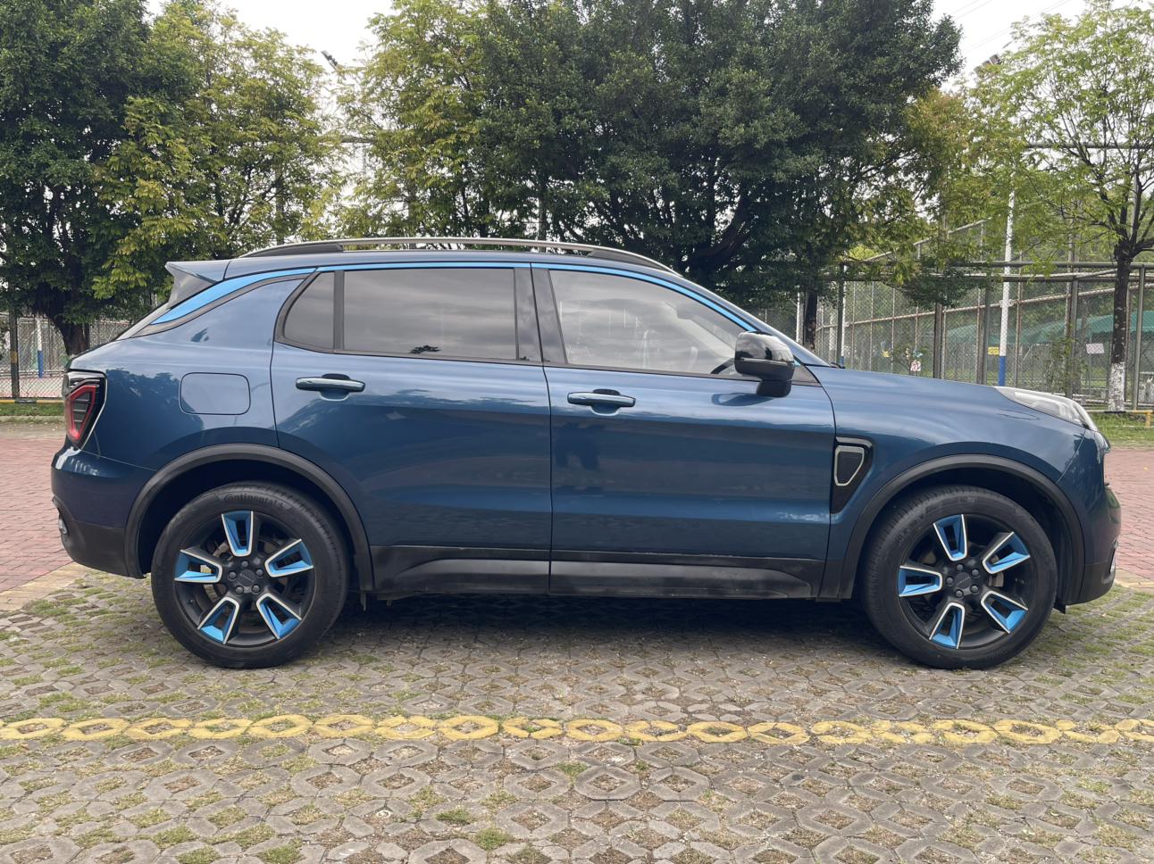 Lynk & Co Lynk & Co 01