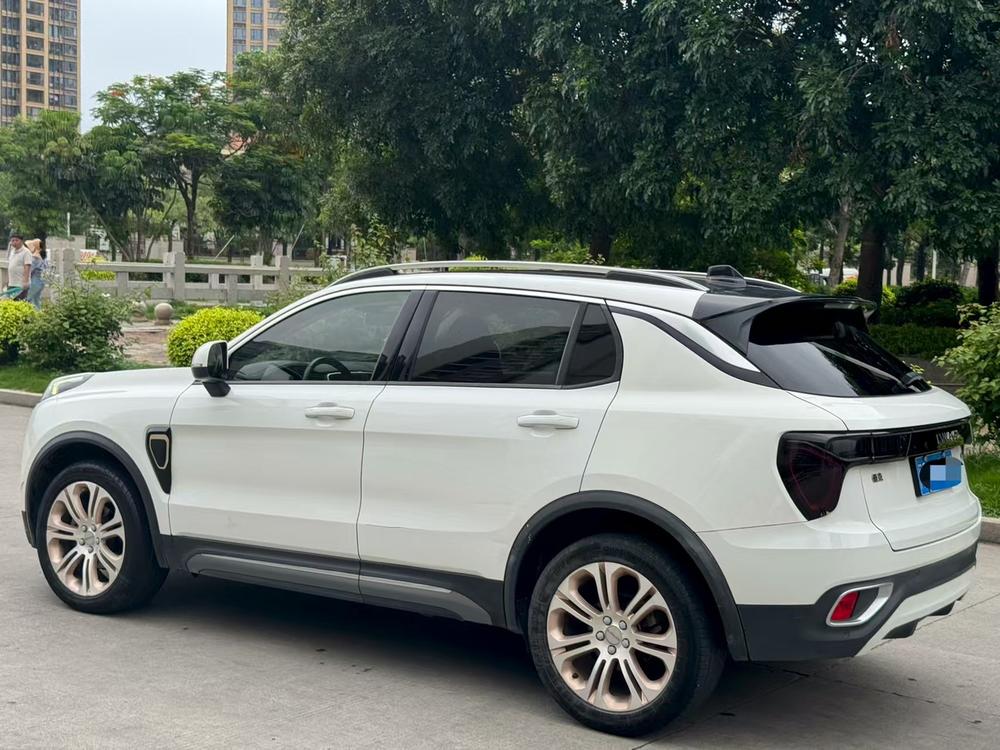 Lynk & Co Lynk & Co 01