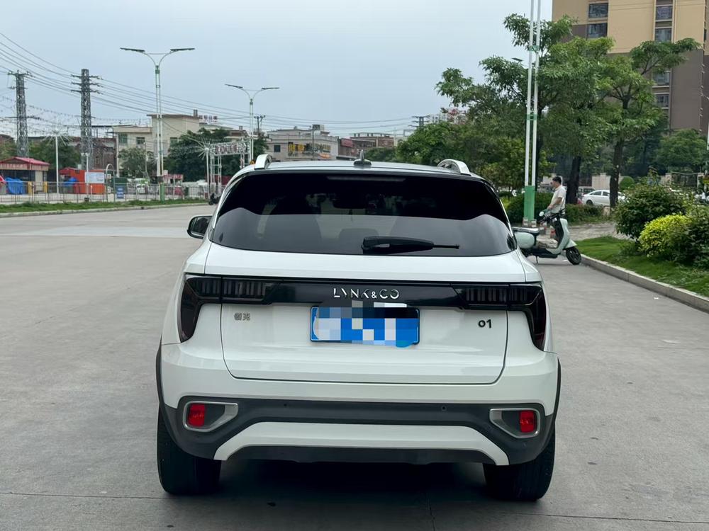 Lynk & Co Lynk & Co 01