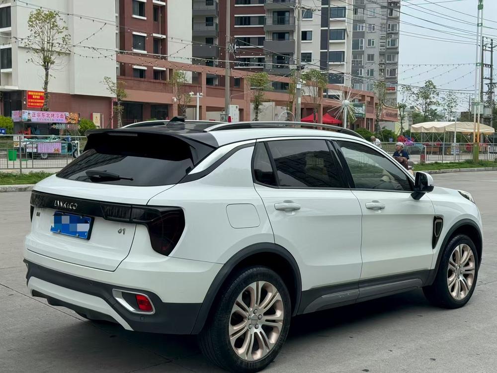 Lynk & Co Lynk & Co 01